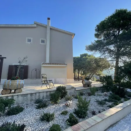 Feudo Del Biviere Farm stay